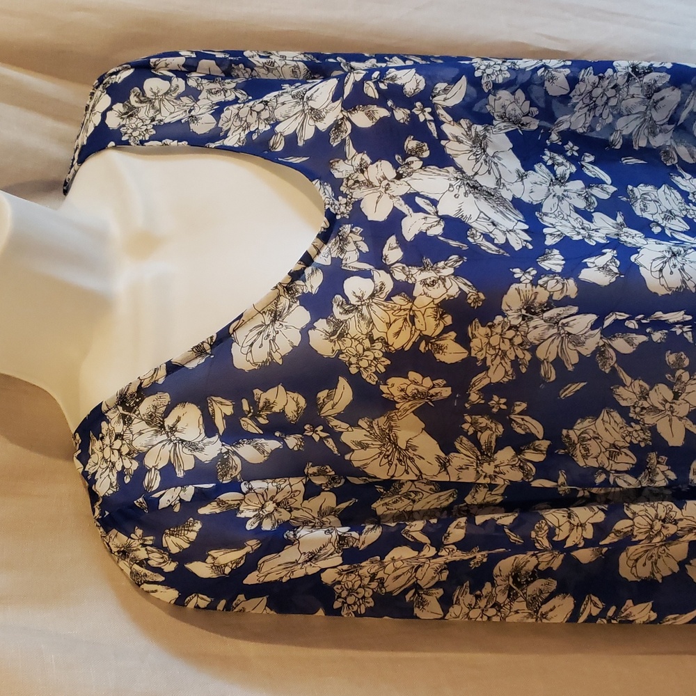 Philosophy Floral Blue and White Hi-lo Long Sleeve Top Size Small